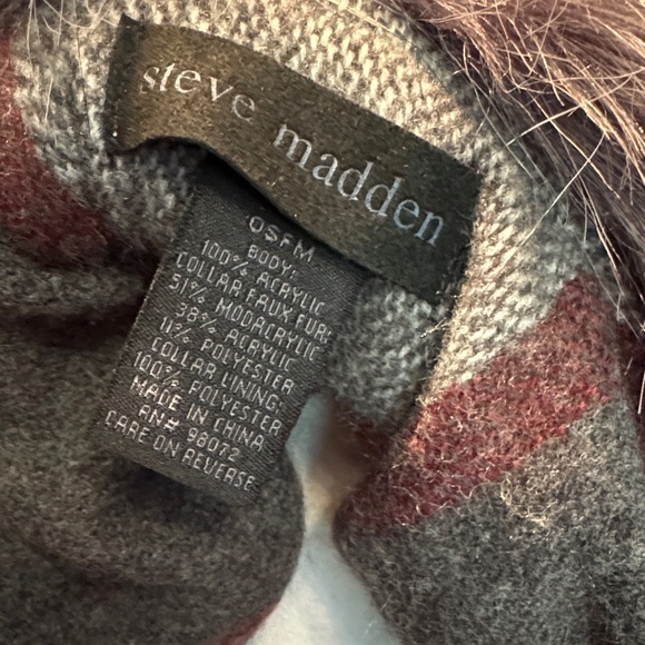 Steve Madden Gray Plaid Poncho with Faux Fur Collar NWOT one size fits most - Picture 4 of 12